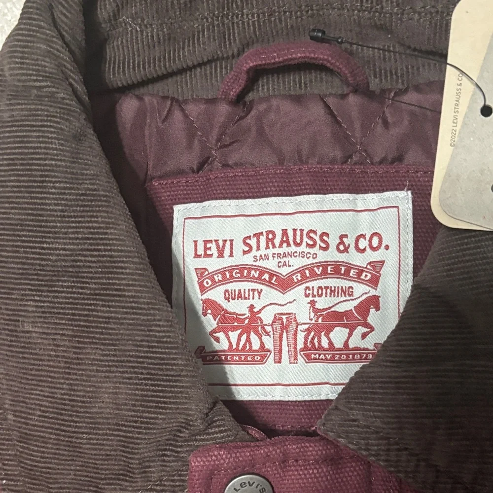 Levi's Men's Maroon burgundy Jacket with Dark Brown Collar - Picture 2 of 7